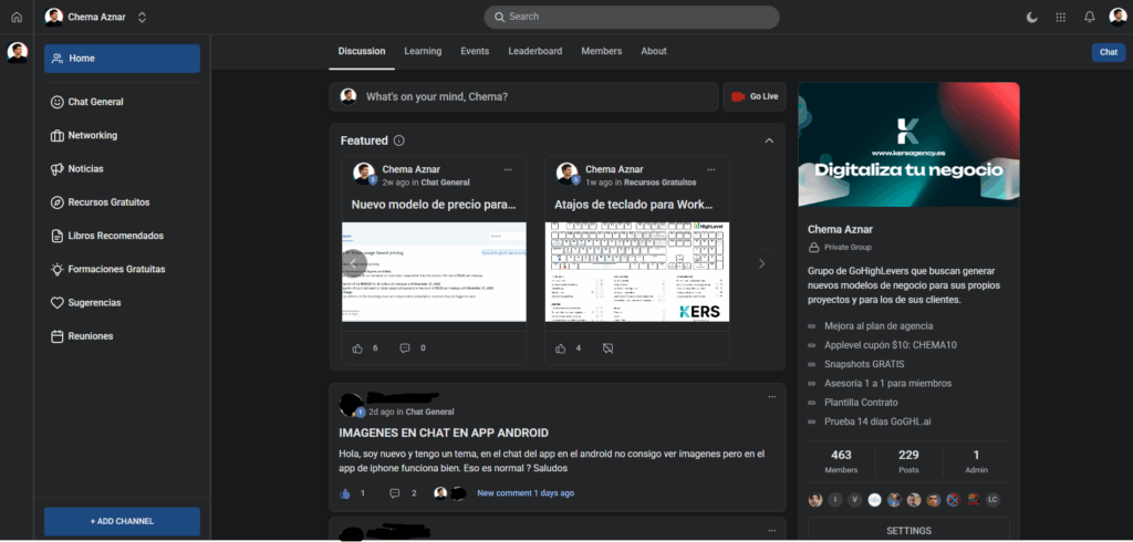 Interfaz de usuario de GoHighLevel con publicaciones sobre CRM y herramientas
