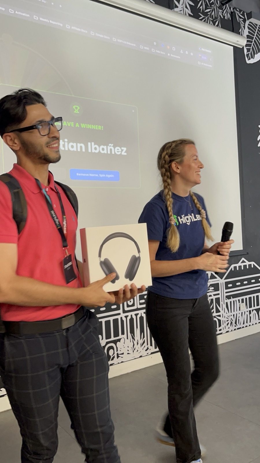 HighLevel en el evento GoHighLevel de Kers con el sorteo de unos AirPods Max